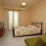 Nefeli Wind Club Aparthotel 3*
