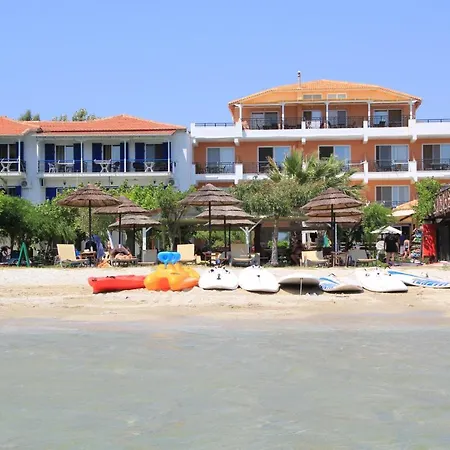 מלון דירות Nefeli Wind Club 3*