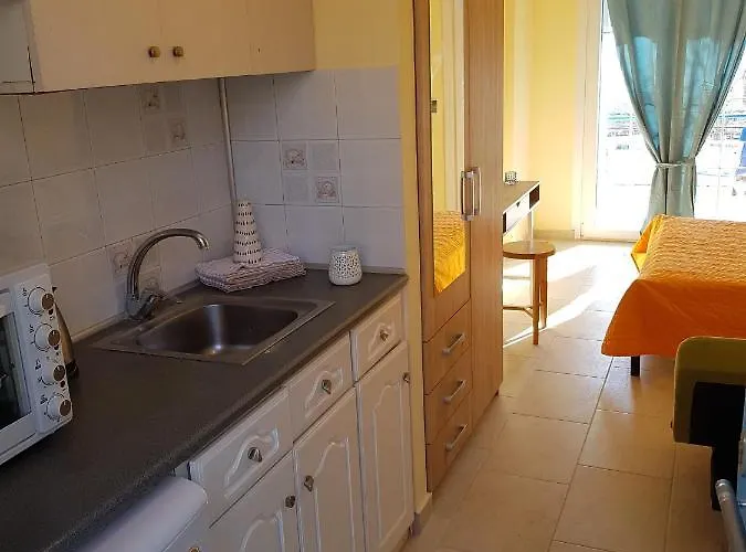 מלון דירות Nefeli Wind Club