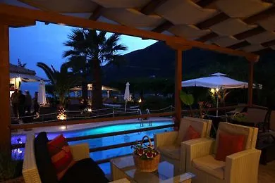 Nefeli Wind Club מלון דירות 3*